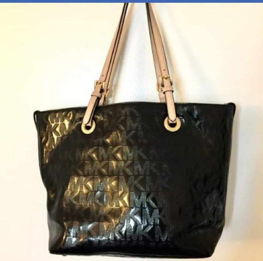 Michael Kors Signature Patent Tote-Black